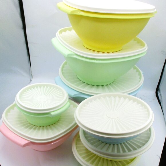 16 Pc Retro PastelTupperware Set 8 Bowls 8 Lids - Picture 1 of 8